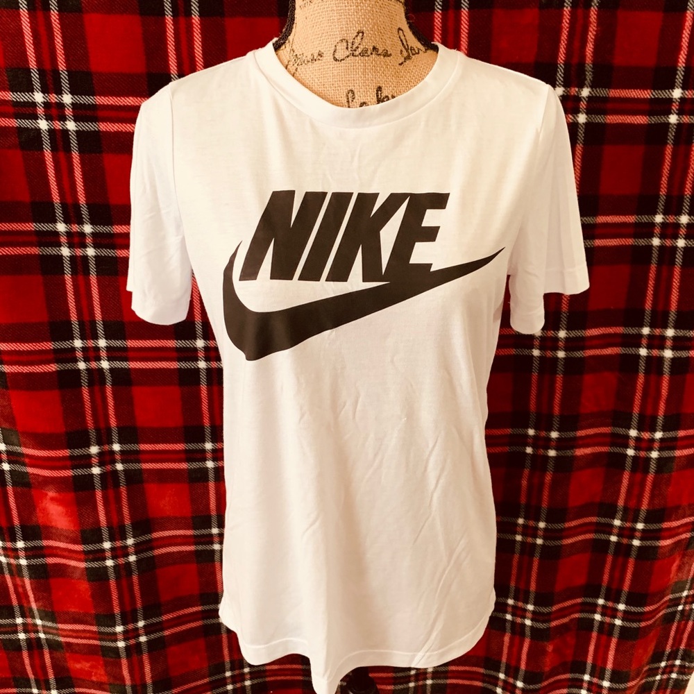 New nike shirt with tags
